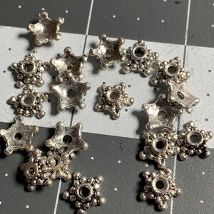 Findings: Vintage Star Bead Cap 10mm (20)